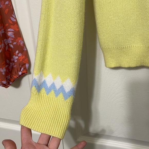 Boutique sweater - Picture 3 of 5